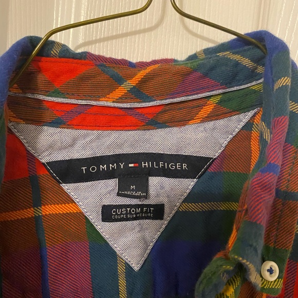 Classic Tommy Hilfiger Button Down - Picture 5 of 5